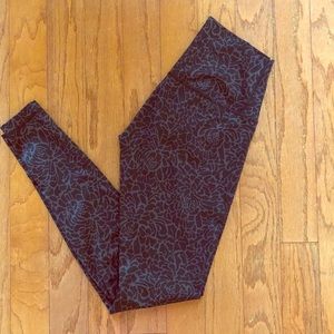 ON HOLD: Lululemon Wunder Under